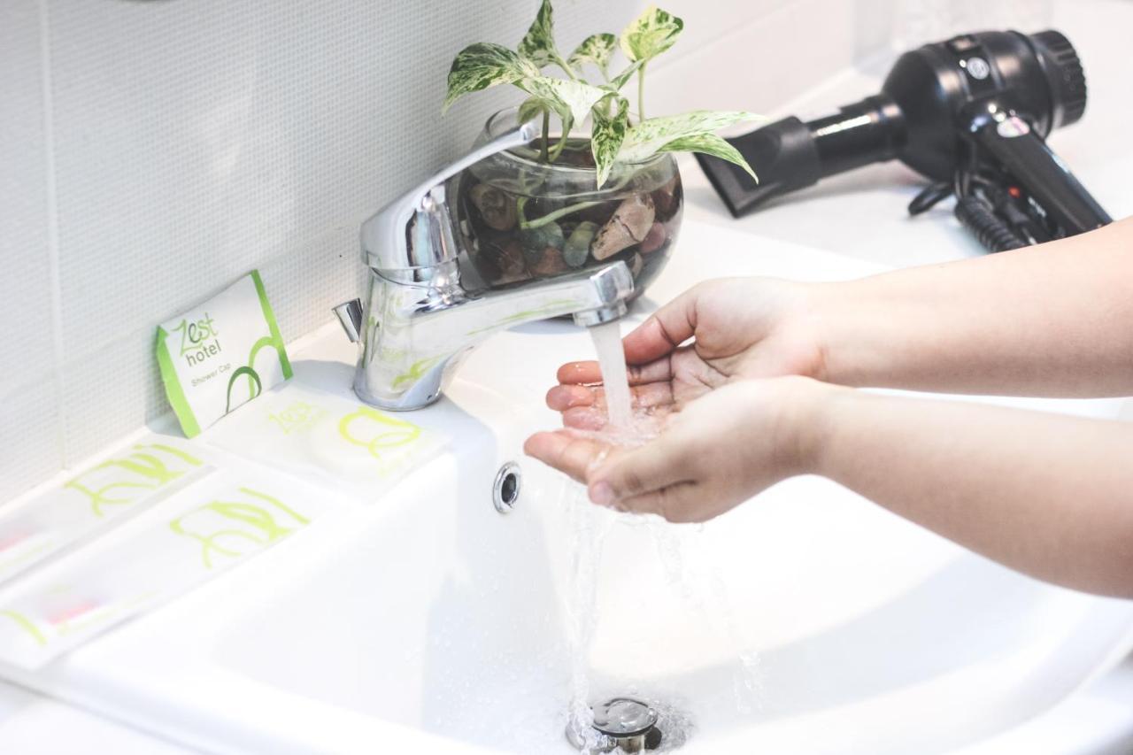 Zest Jemursari By Swiss-Belhotel International Surabaya Ngoại thất bức ảnh