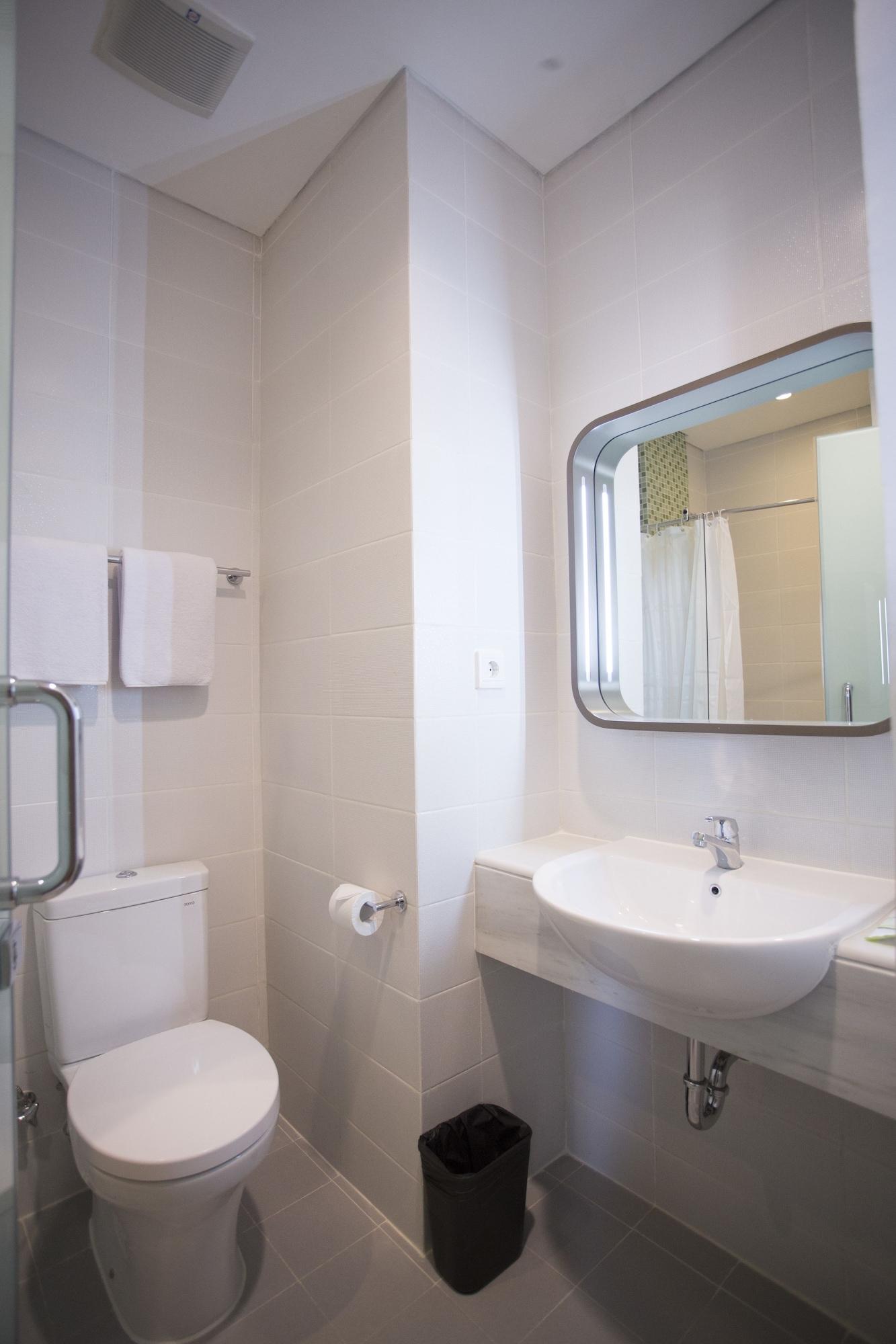 Zest Jemursari By Swiss-Belhotel International Surabaya Ngoại thất bức ảnh