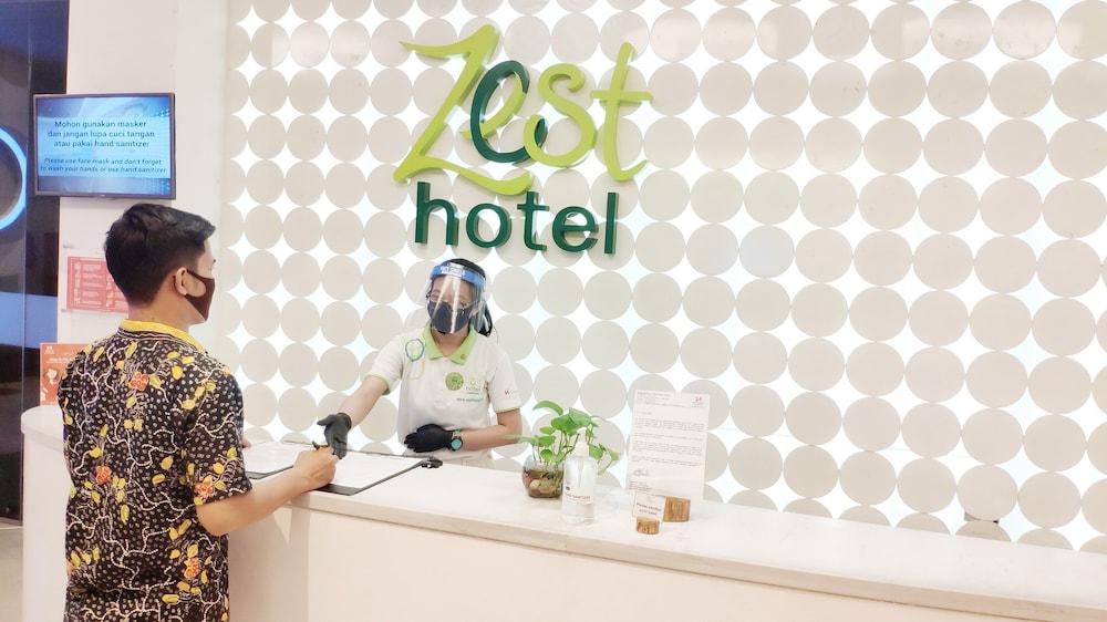 Zest Jemursari By Swiss-Belhotel International Surabaya Ngoại thất bức ảnh
