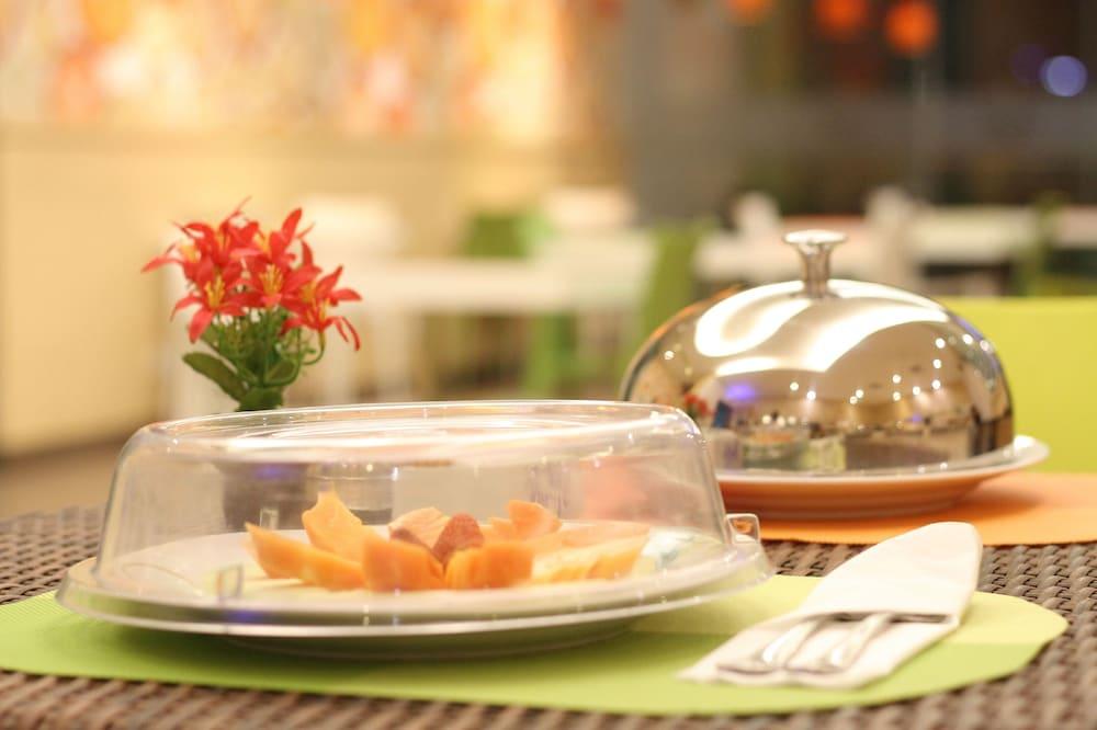 Zest Jemursari By Swiss-Belhotel International Surabaya Ngoại thất bức ảnh