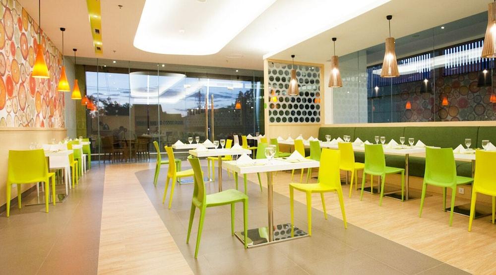 Zest Jemursari By Swiss-Belhotel International Surabaya Ngoại thất bức ảnh