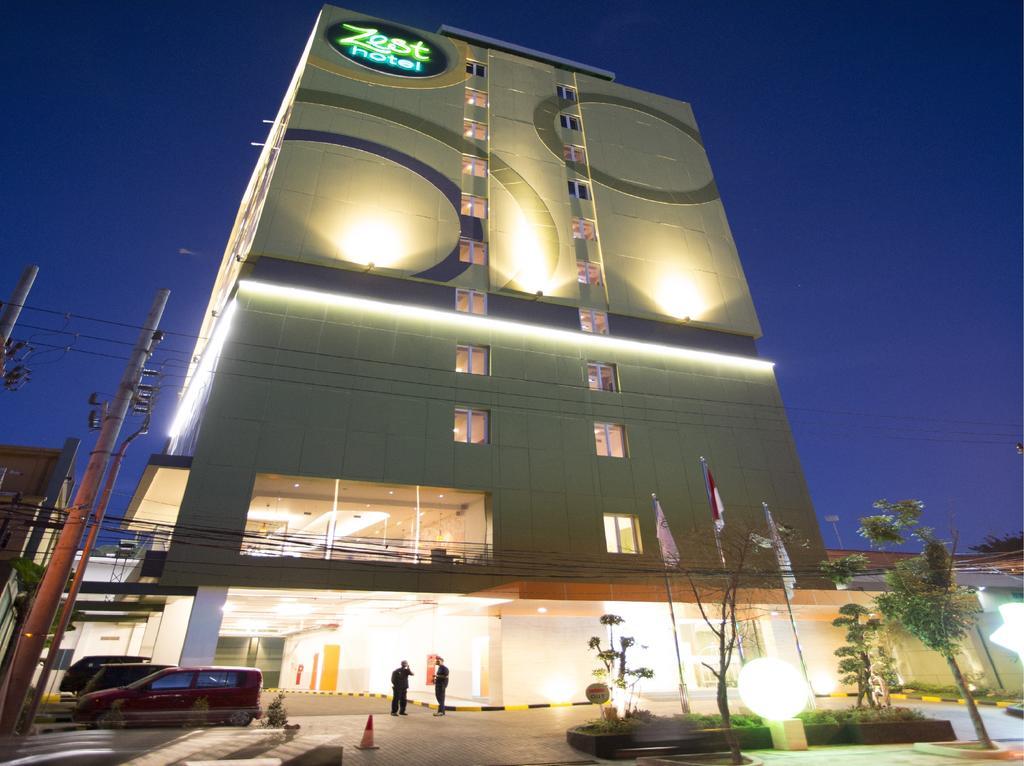 Zest Jemursari By Swiss-Belhotel International Surabaya Ngoại thất bức ảnh