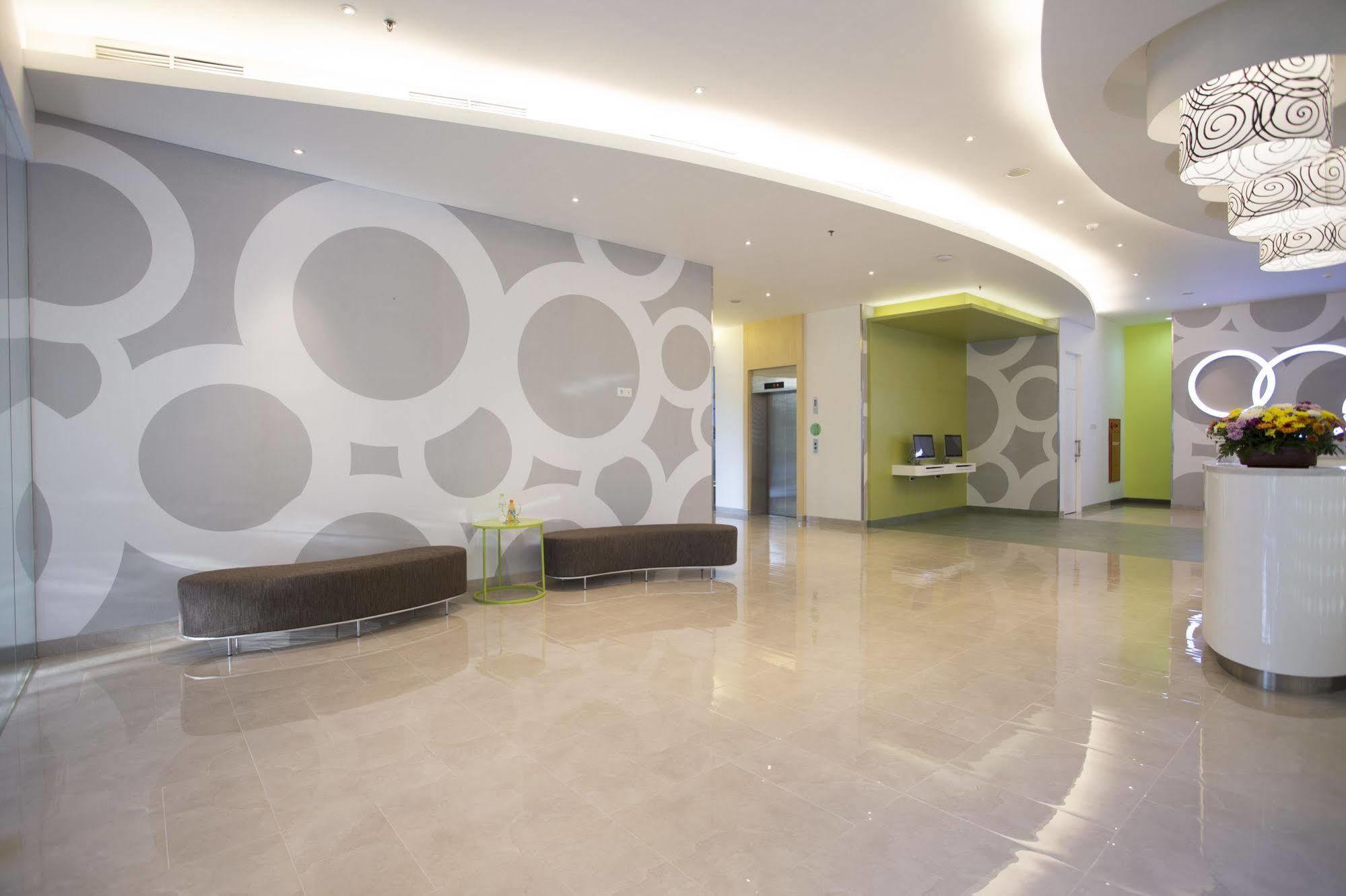 Zest Jemursari By Swiss-Belhotel International Surabaya Ngoại thất bức ảnh