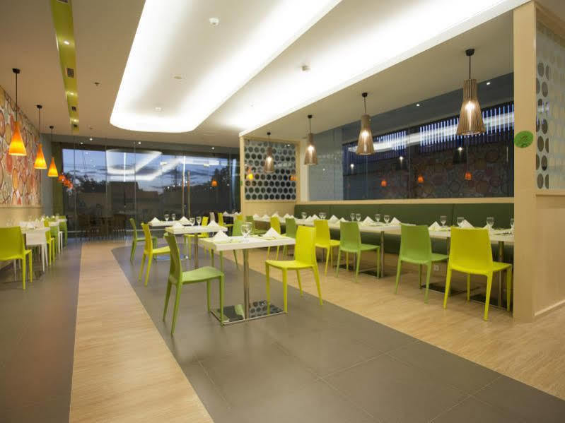 Zest Jemursari By Swiss-Belhotel International Surabaya Ngoại thất bức ảnh