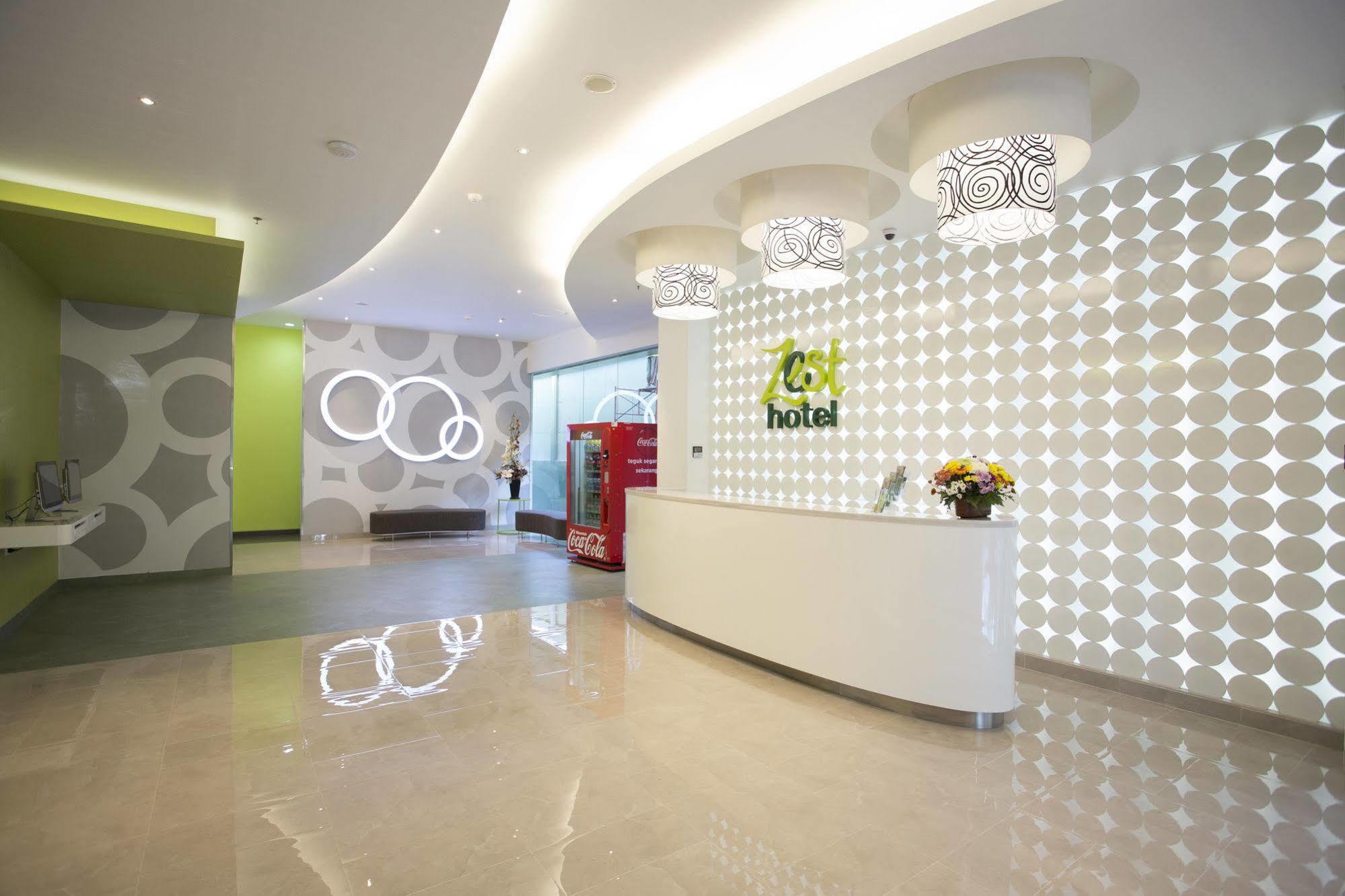 Zest Jemursari By Swiss-Belhotel International Surabaya Ngoại thất bức ảnh