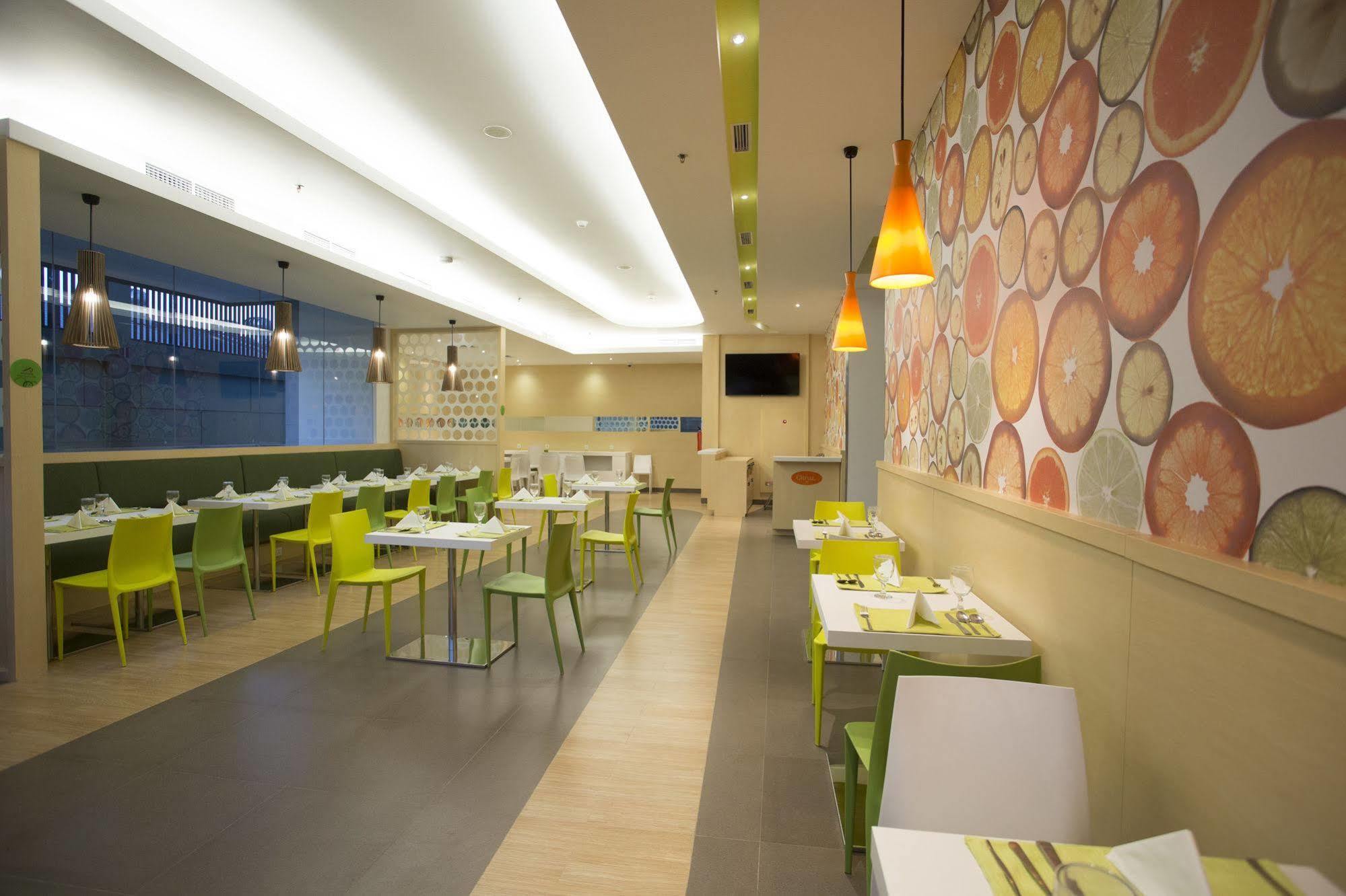 Zest Jemursari By Swiss-Belhotel International Surabaya Ngoại thất bức ảnh