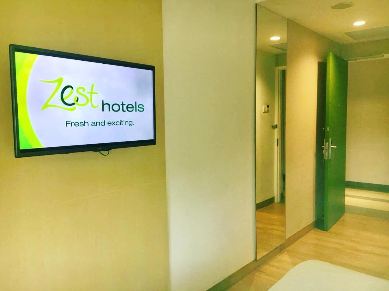 Zest Jemursari By Swiss-Belhotel International Surabaya Ngoại thất bức ảnh