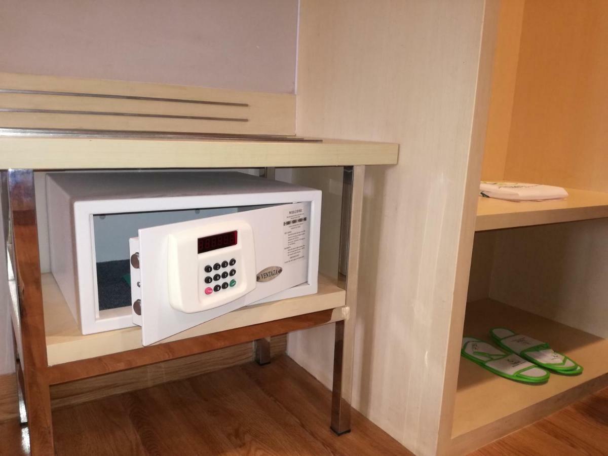 Zest Jemursari By Swiss-Belhotel International Surabaya Ngoại thất bức ảnh