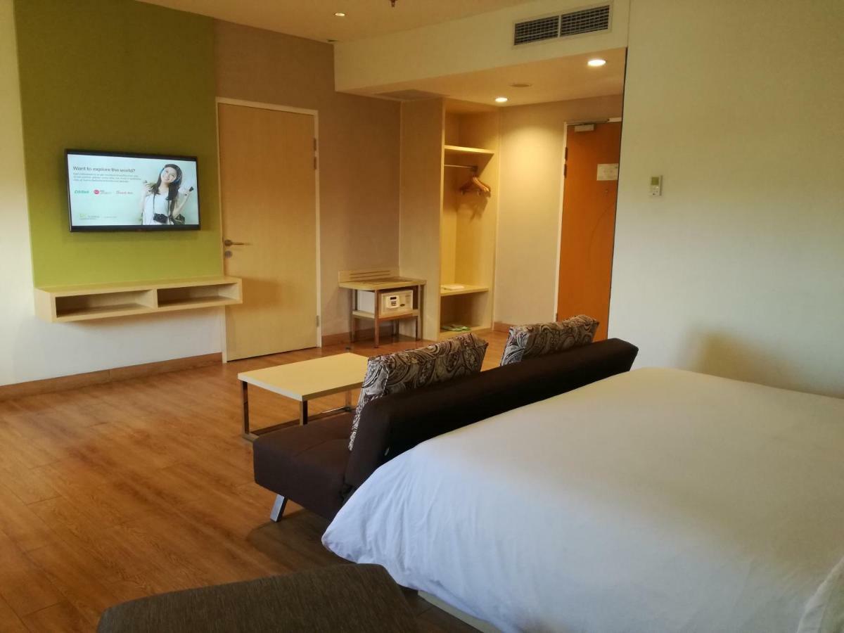Zest Jemursari By Swiss-Belhotel International Surabaya Ngoại thất bức ảnh